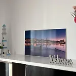 Away شقة سبليت