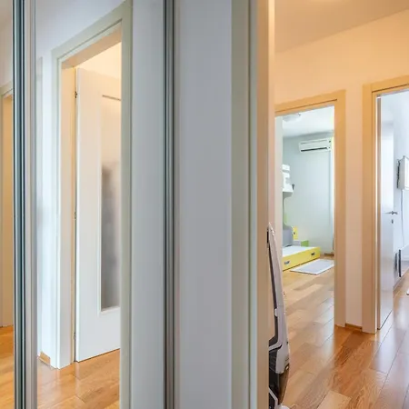 Апартаменти Away *